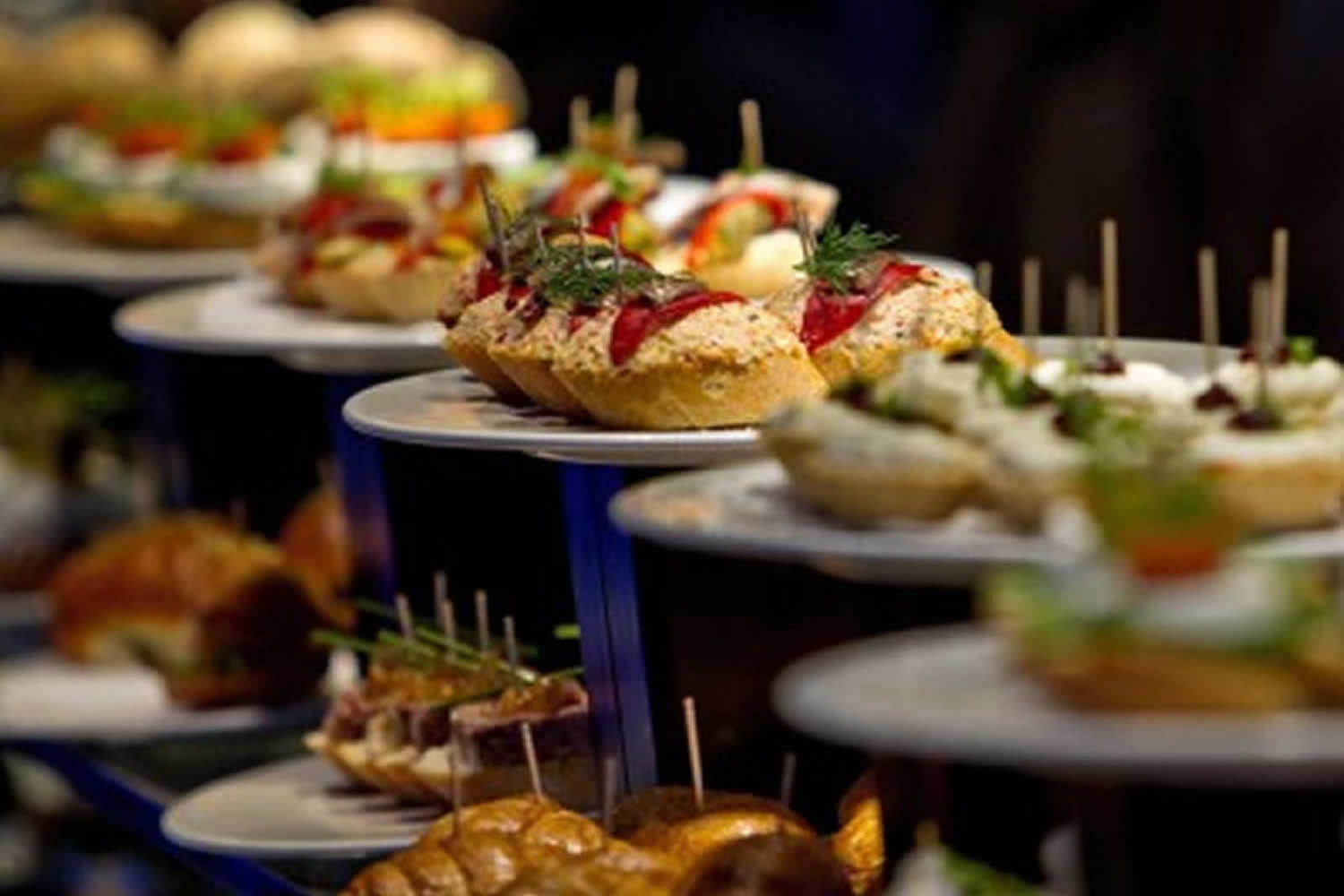 Alójate en el Hotel Arbe y disfruta de la Gastronomía vasca, llama al +34 943 604 749 para reservar