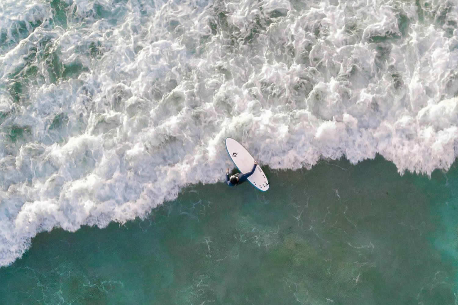 Alójate en el Hotel Arbe y disfruta del Deporte: Surf, MTB y buceo, llama al +34 943 604 749 para reservar