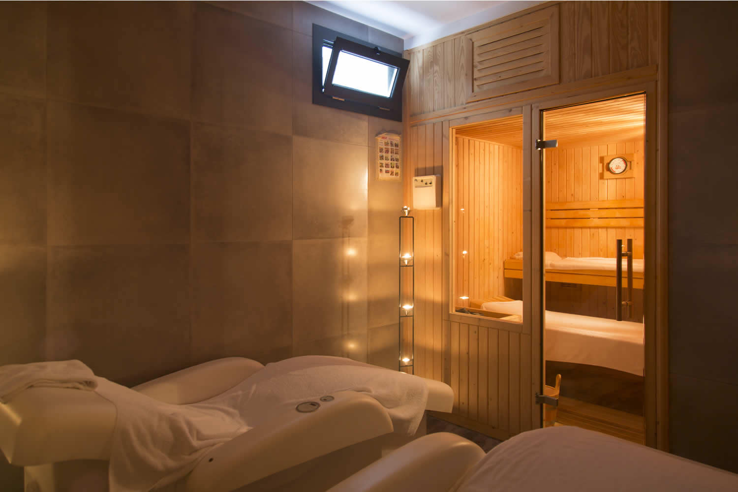 El Hotel Arbe cuenta con Masaje y sauna, llama al +34 943 604 749 para reservar