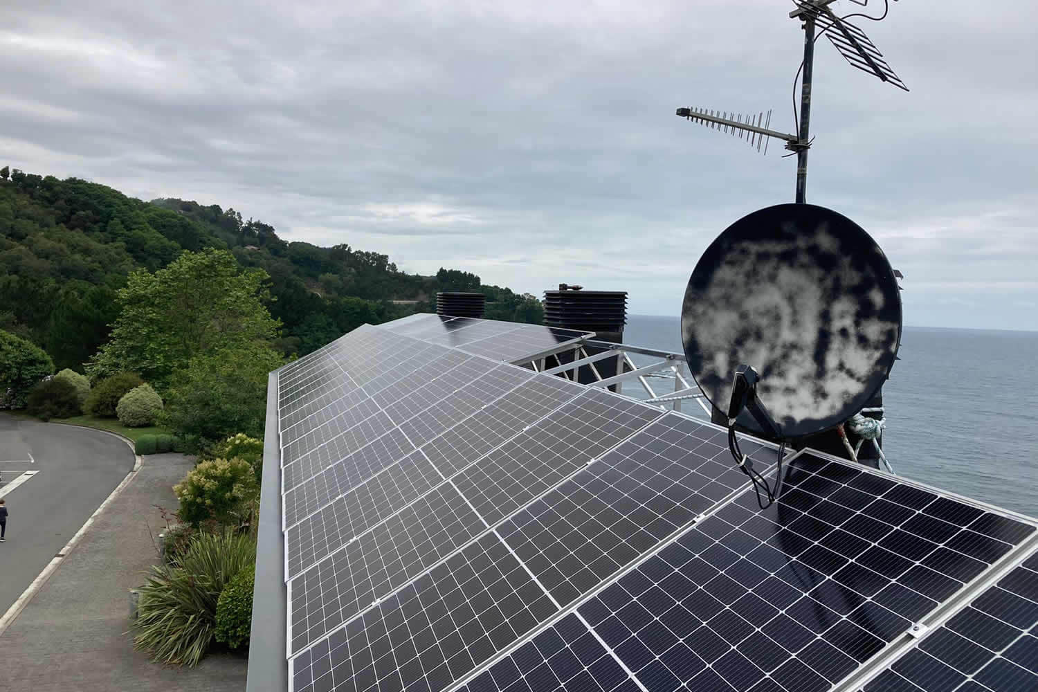 El Hotel Arbe cuenta con Paneles solares, llama al +34 943 604 749 para reservar