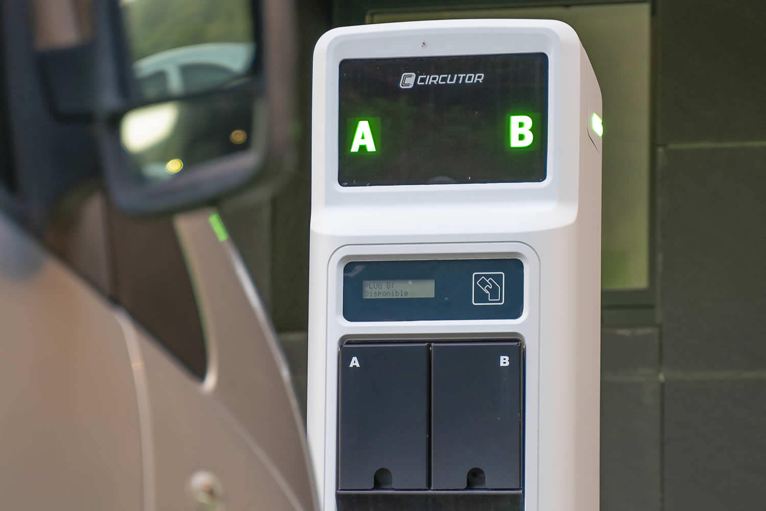 El Hotel Arbe cuenta con Recarga Vehículos Eléctricos, llama al +34 943 604 749 para reservar