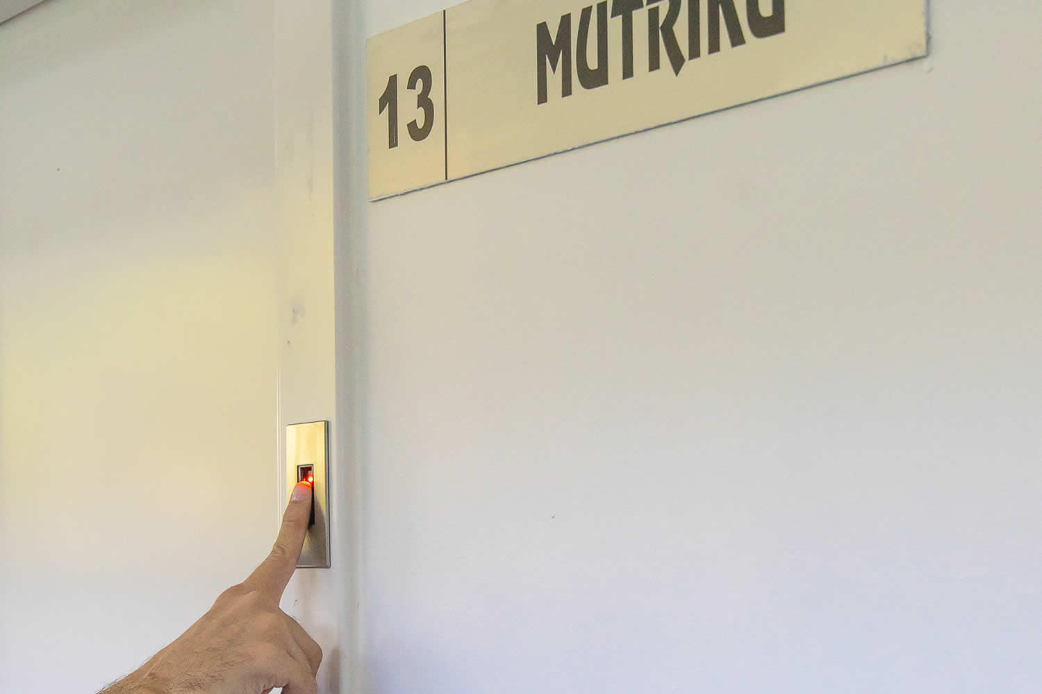 El Hotel Arbe cuenta con Acceso Biométrico Seguro, llama al +34 943 604 749 para reservar